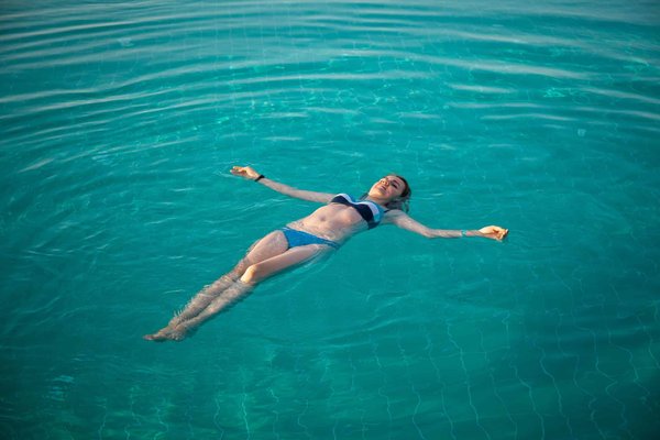 Comment organiser une soirée enquête policière immersive à domicile?