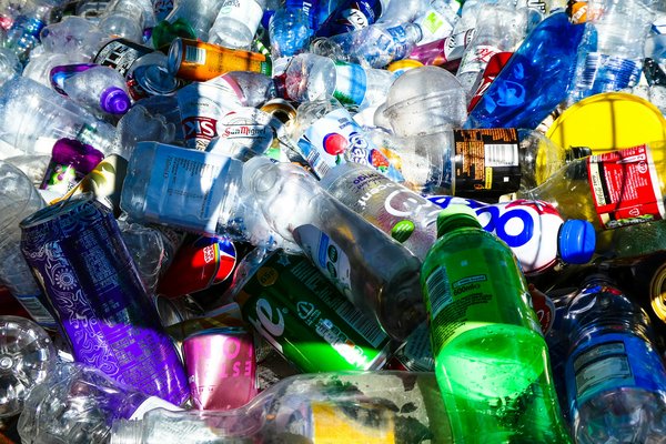 Comment réduire l'utilisation du plastique dans les emballages de produits alimentaires locaux?
